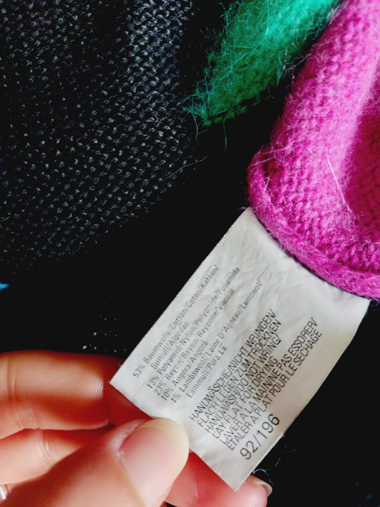 Hochwertiges Pulloverkleid mit Retromuster