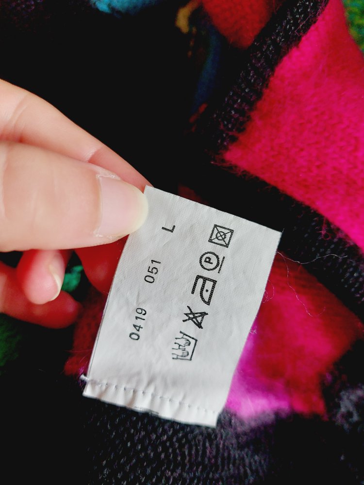 Hochwertiges Pulloverkleid mit Retromuster