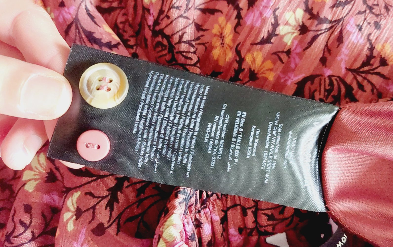 Floraler Rock mit Seitenschlitz