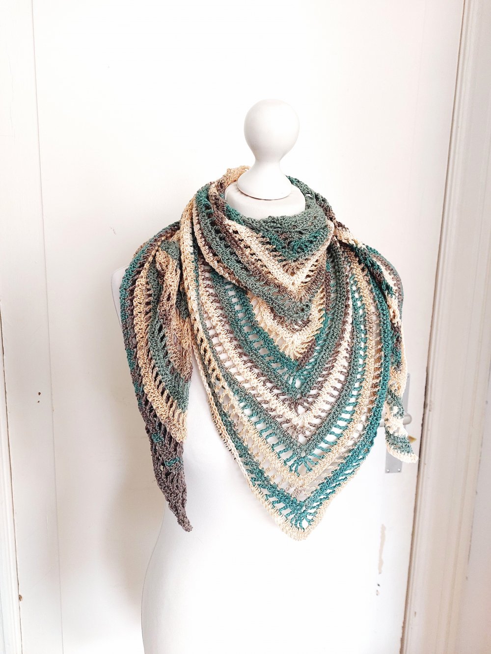 Gehäkelter Schal / Tuch im Hippie-Look