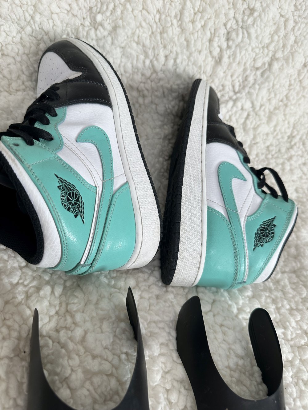 * NIKE Air Jordan 1 Mid Igloo Island * Buben * Gr. 37,5 (inkl. Schuhfaltenschutz)