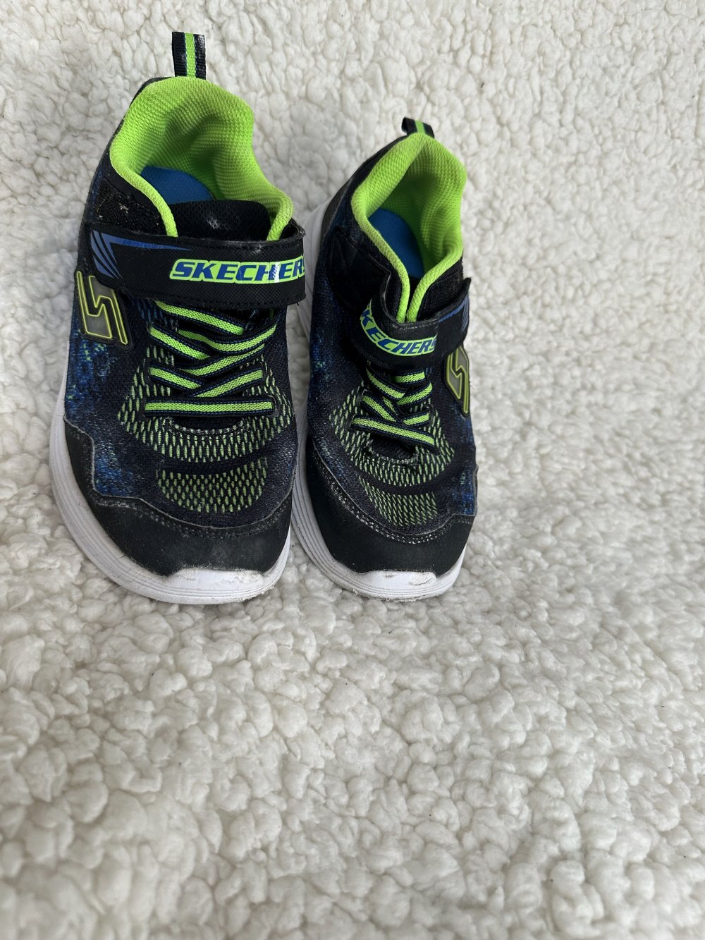 * Sneakers * Sketchers mit Lichteffekt * Buben * Gr. 36