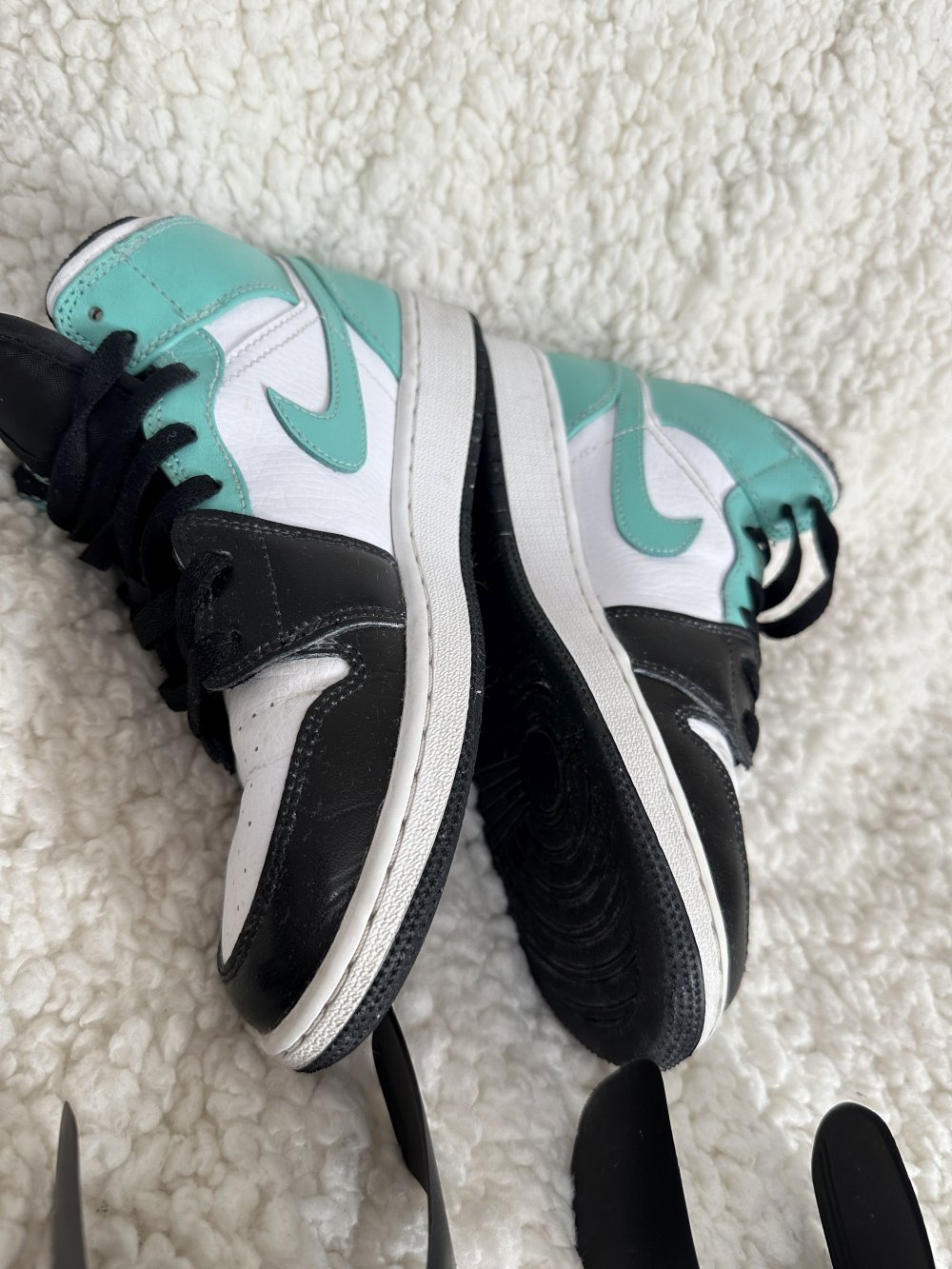 * NIKE Air Jordan 1 Mid Igloo Island * Buben * Gr. 37,5 (inkl. Schuhfaltenschutz)