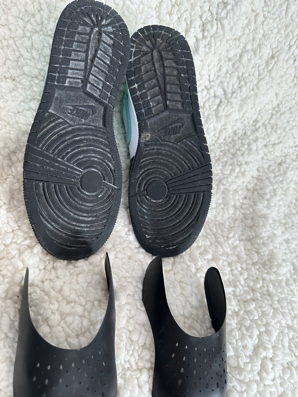 * NIKE Air Jordan 1 Mid Igloo Island * Buben * Gr. 37,5 (inkl. Schuhfaltenschutz)