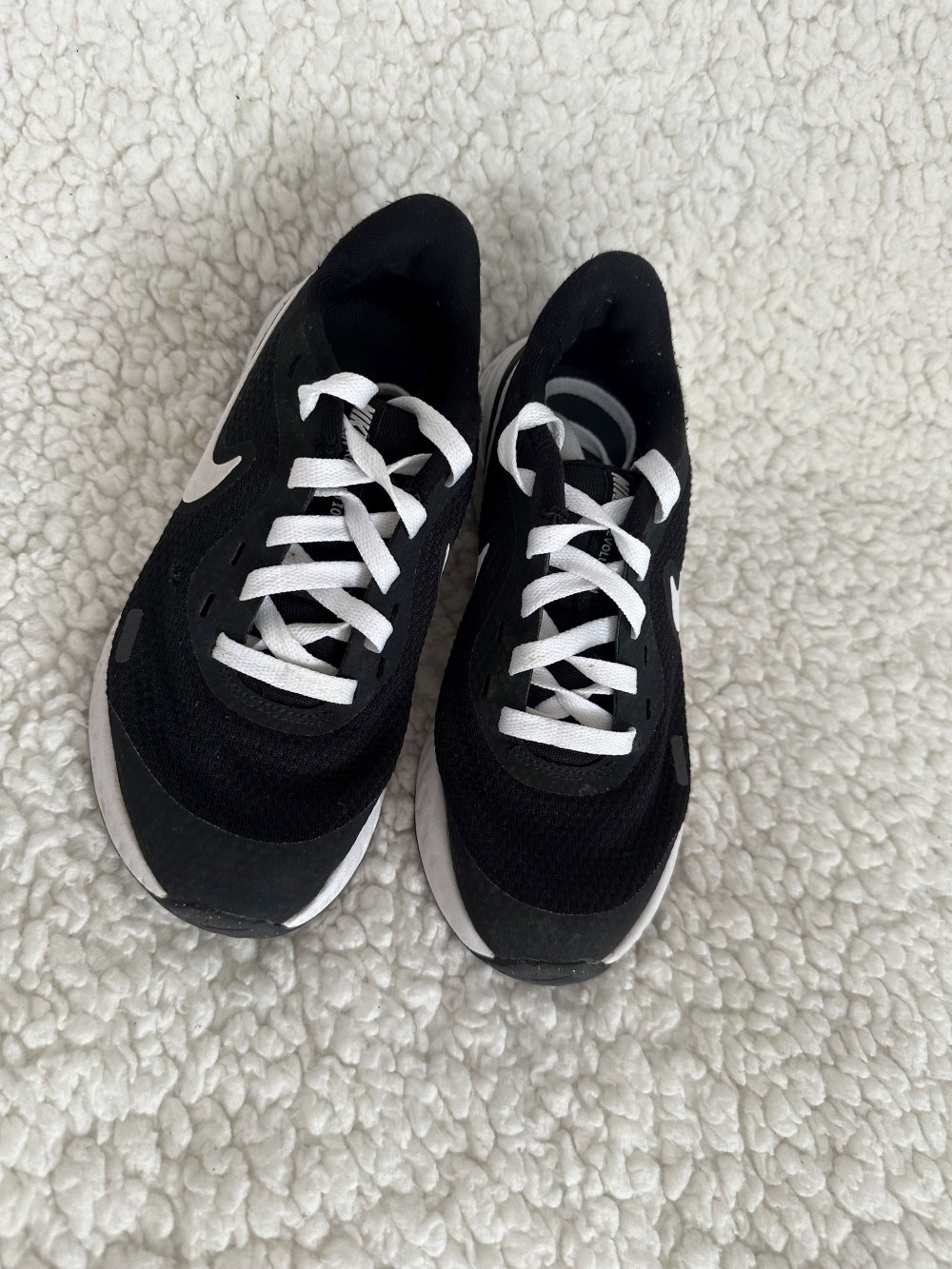 * Nike Revolution * Buben * Gr. 36