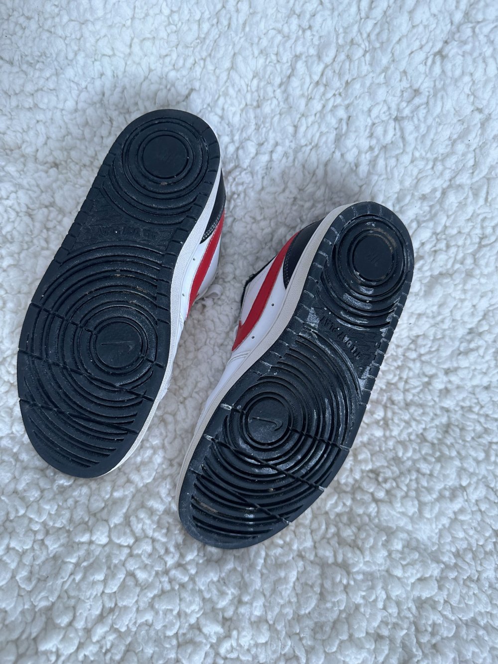 * Nike Low Cour Borough Low * Buben * Gr. 36