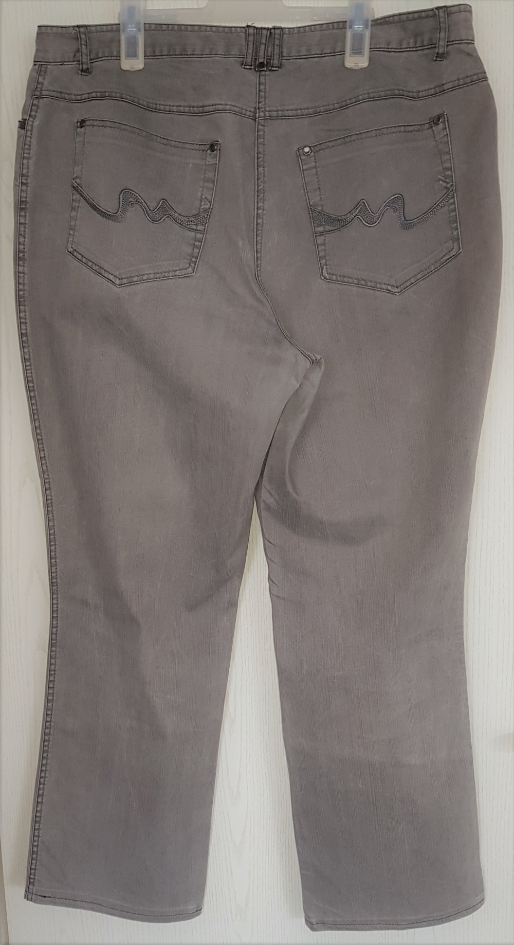 Jeans -- Ulla Popken -- Gr.48 -- grau