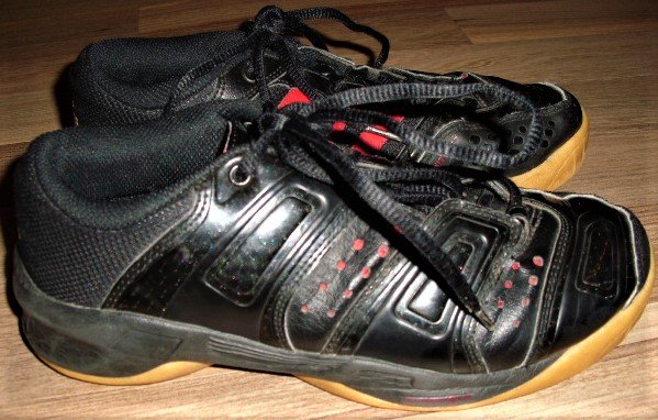 adidas -- Gr.36 -- Hallensportschuhe