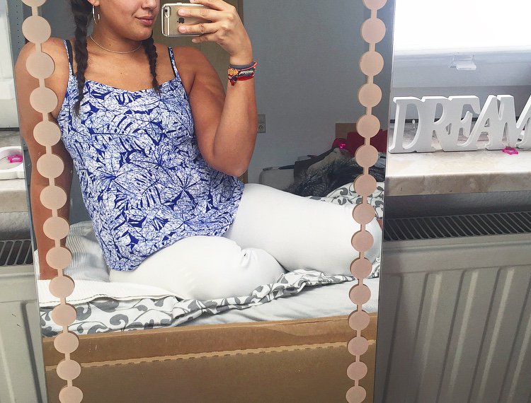 Blau weißes Sommertop