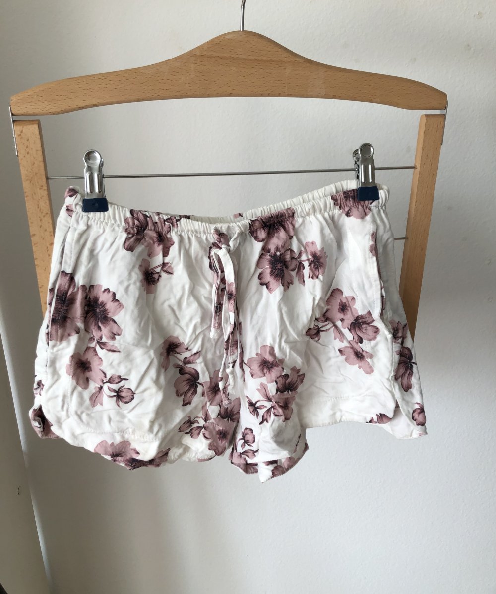 Blumenshorts Brandy Melville