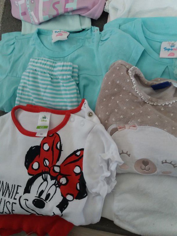 Mädchen-Bekleidungspaket in den Größen 86 und 86/92