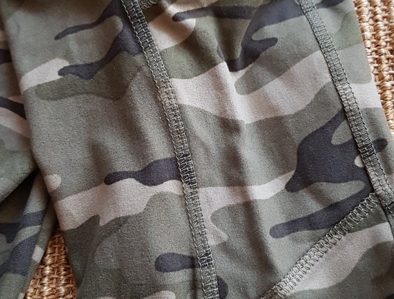 Kurze Sport Leggings Camouflage khakigrün beige Gr.S