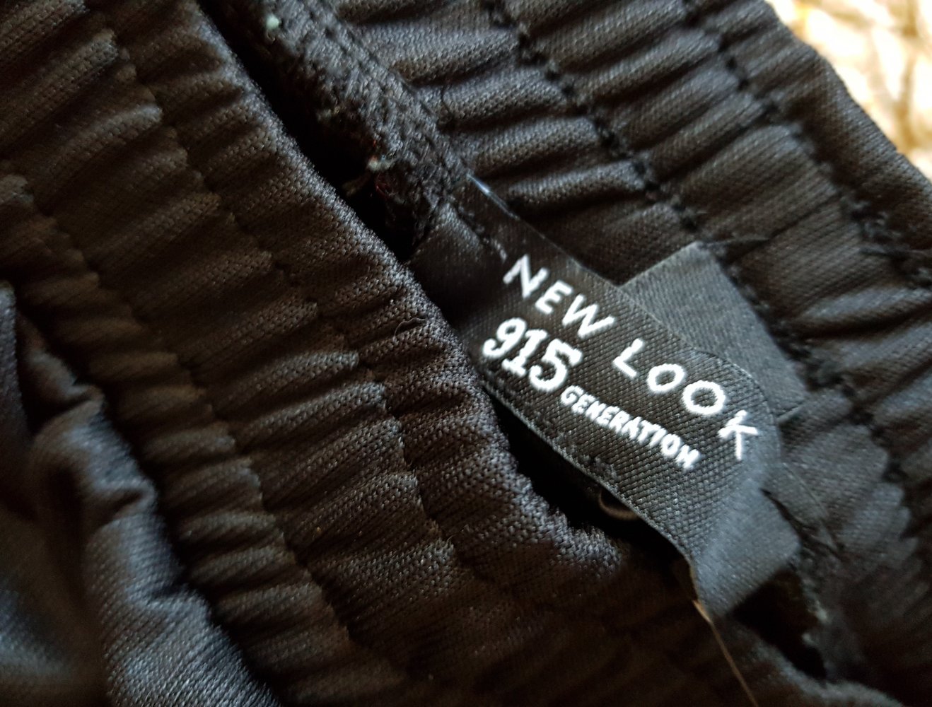 Schwarze Jogginghose Trainingshose mit gelben Streifen und Druckknöpfe Gr.S