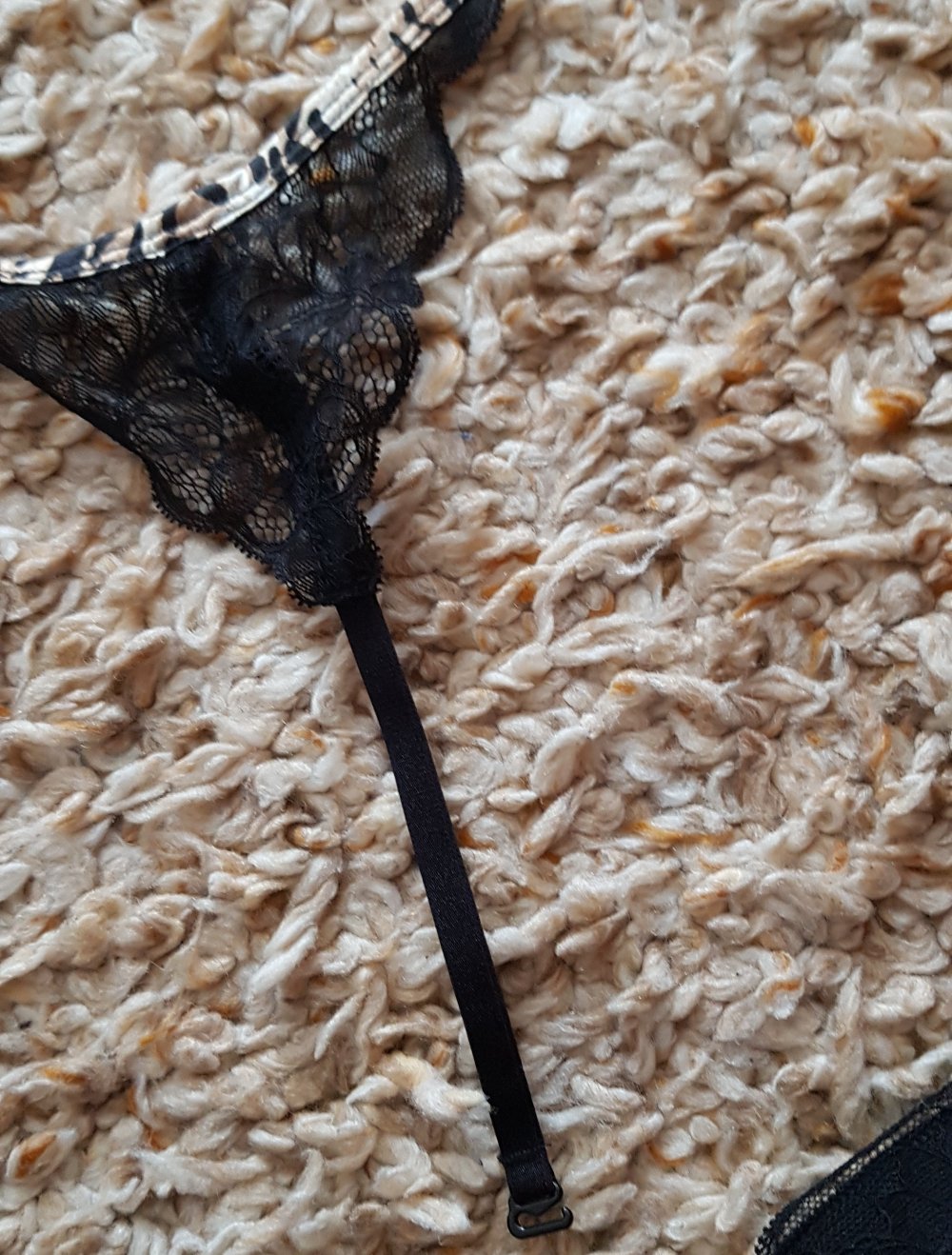 Neu! BH schwarz Spitze Leo Muster Gr.75B