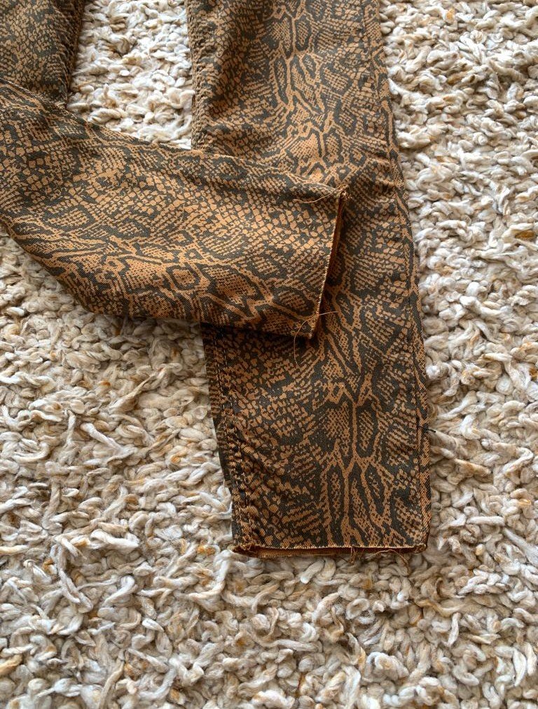 Nagelneue Jeanshose Jeggings Animalprint Gr.32 braun