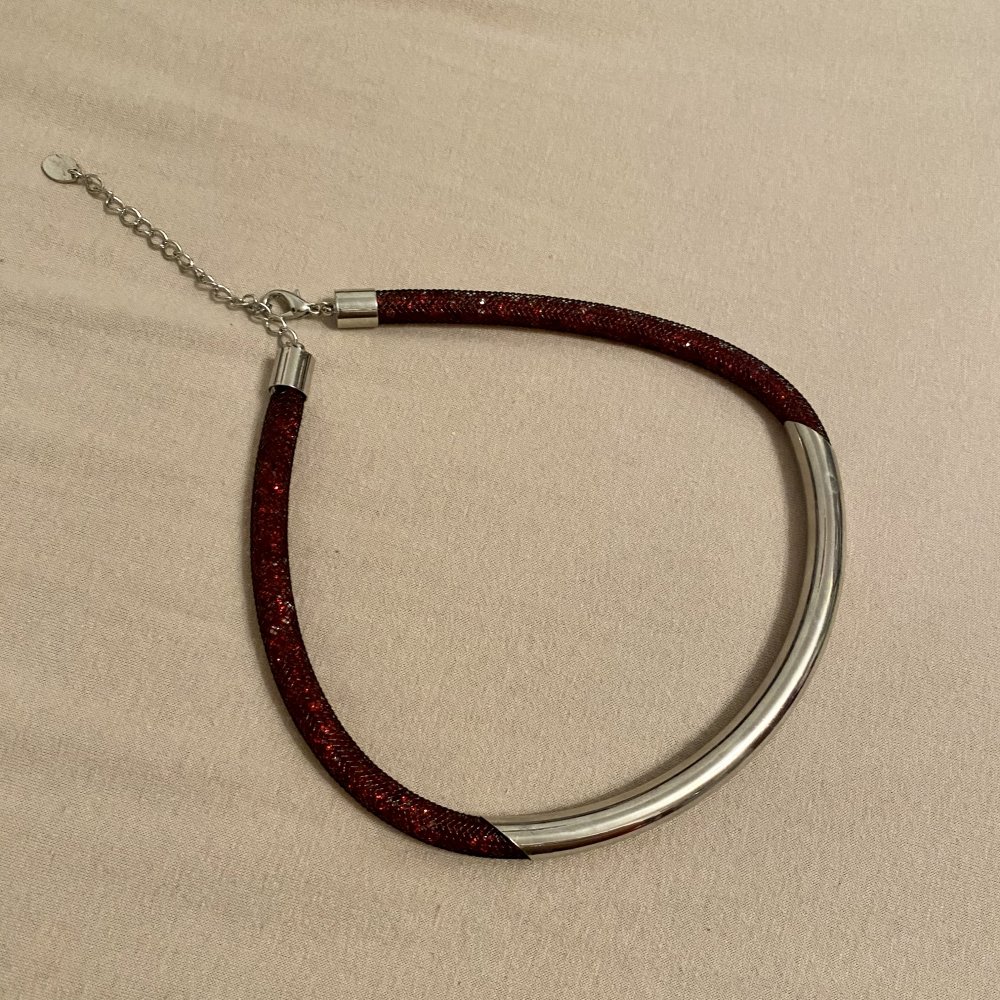 Elegante Kette mit Swarovskisteinen