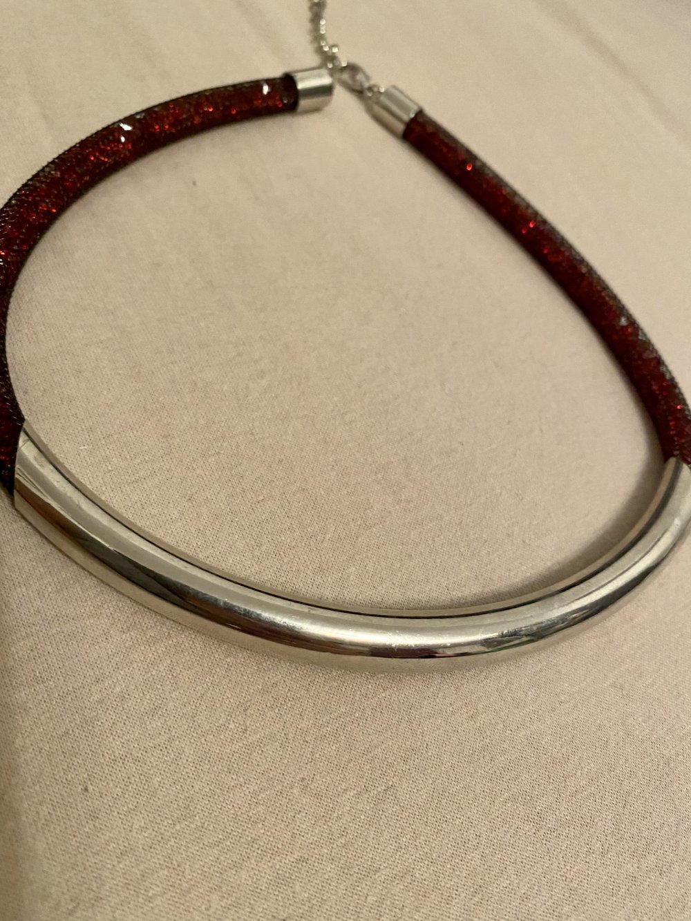 Elegante Kette mit Swarovskisteinen