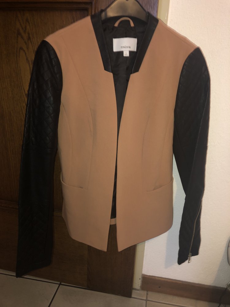 Stylischer Blazer mit Mederärmeln