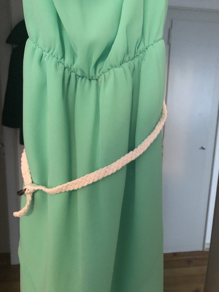 Sommerkleid plus passende Tasche dabei