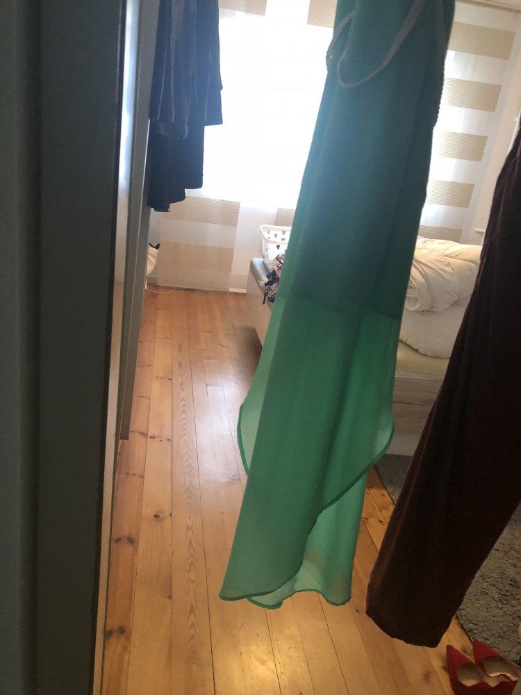 Sommerkleid plus passende Tasche dabei