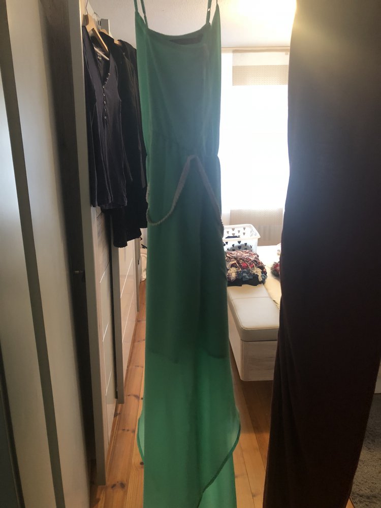 Sommerkleid plus passende Tasche dabei