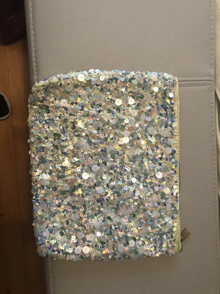 Sommerkleid plus passende Tasche dabei