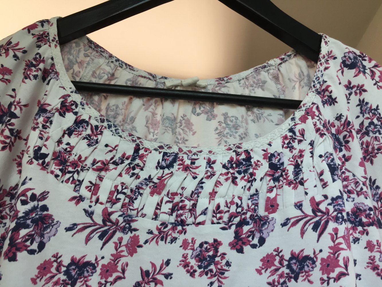 Damen T-shirt weiss mit Blumen