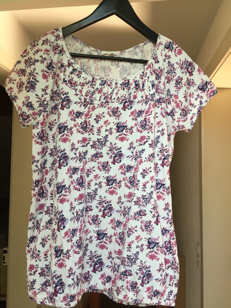 Damen T-shirt weiss mit Blumen