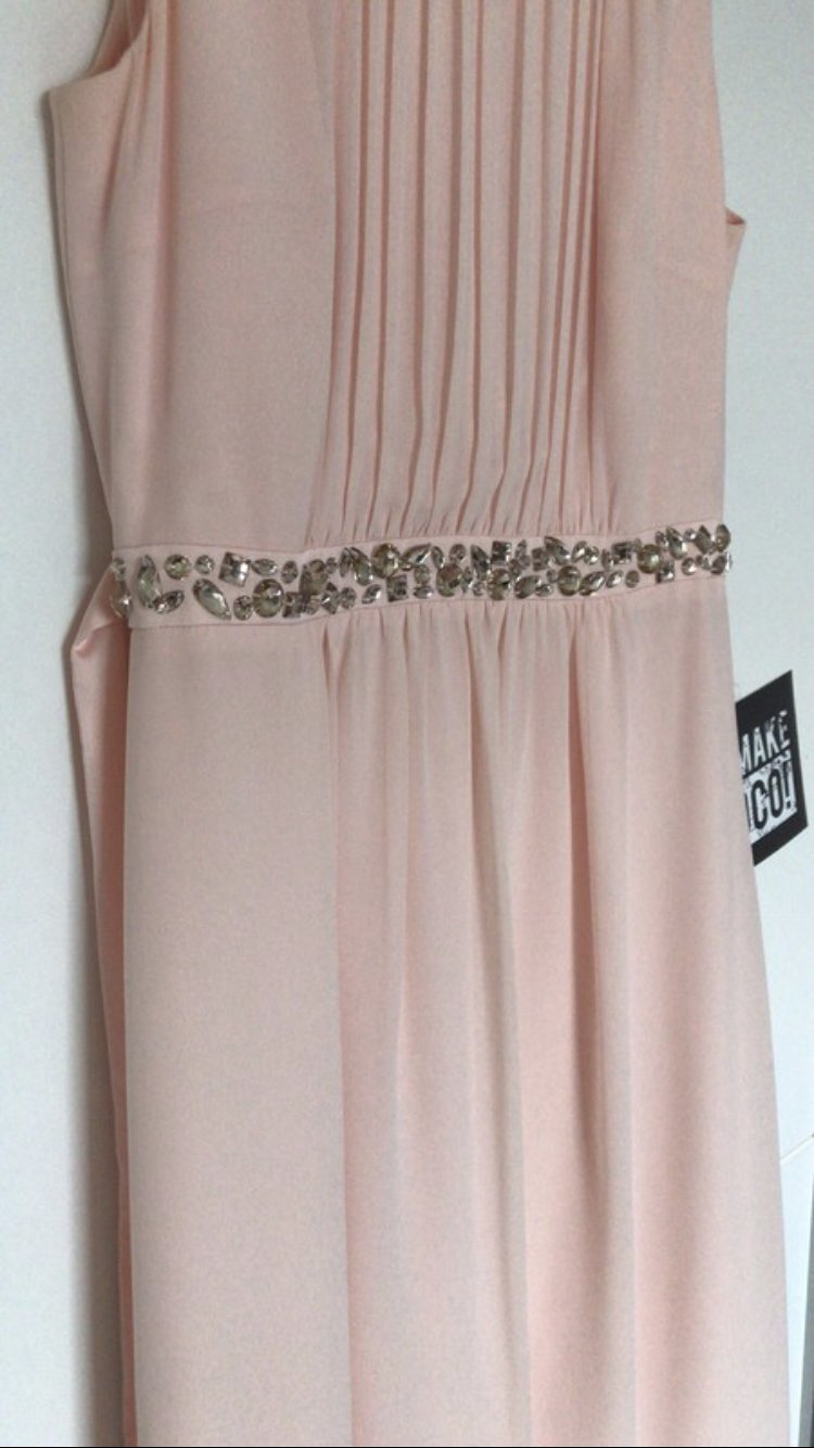 Apricotfarbenes Kleid