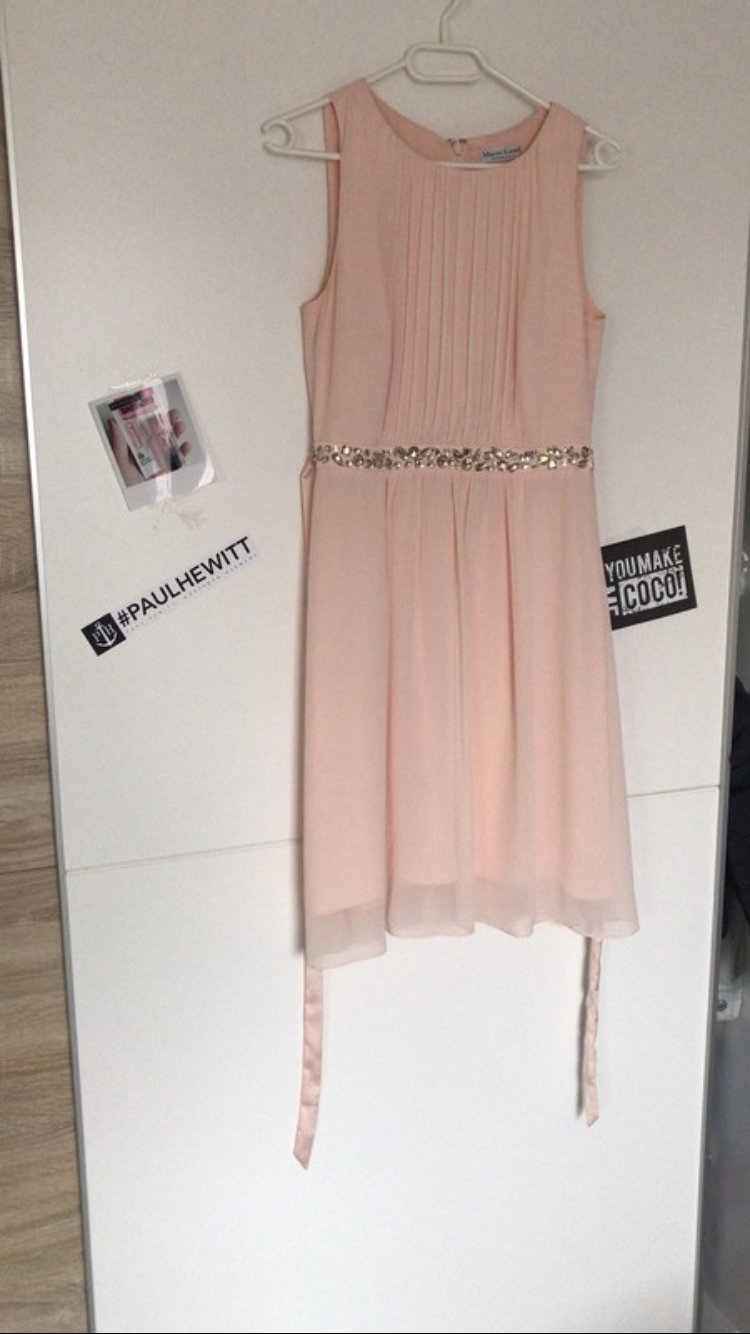 Apricotfarbenes Kleid