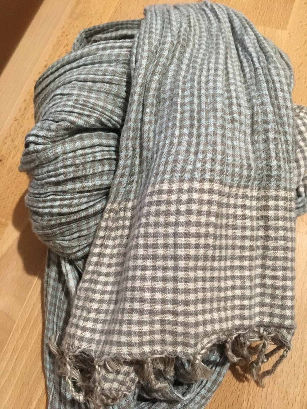 Tuch Halstuch kariert helltürkis mit Fransen