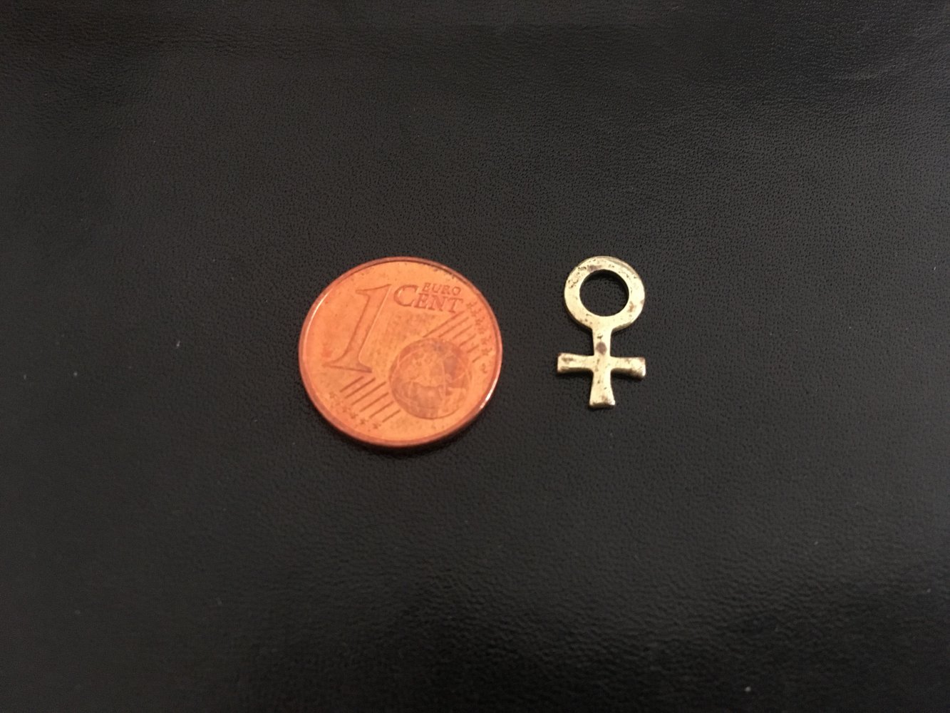 Mini Anhänger Charm Symbol weiblich Venus Feminismus