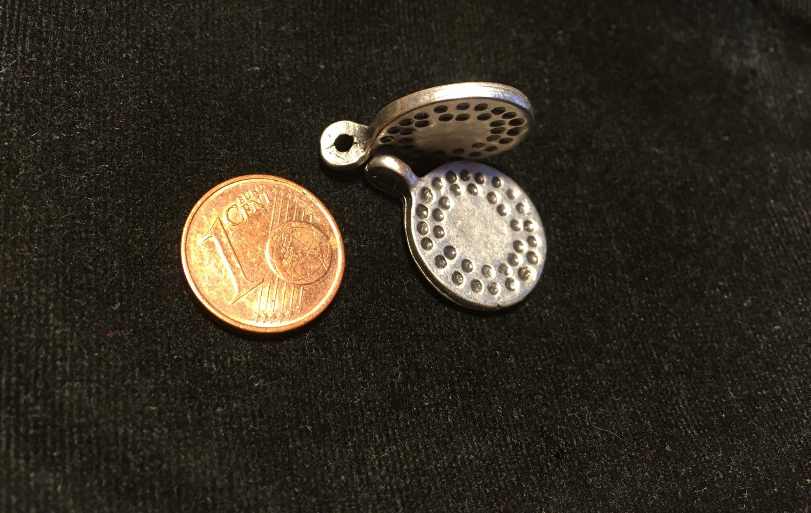 Ketten-Anhänger rund mit Stanzungen, silbern, 16x21mm