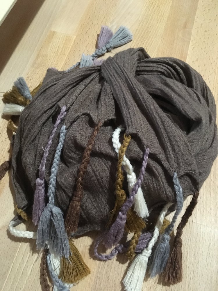 Tuch Halstuch braun mit bunten Kordeln