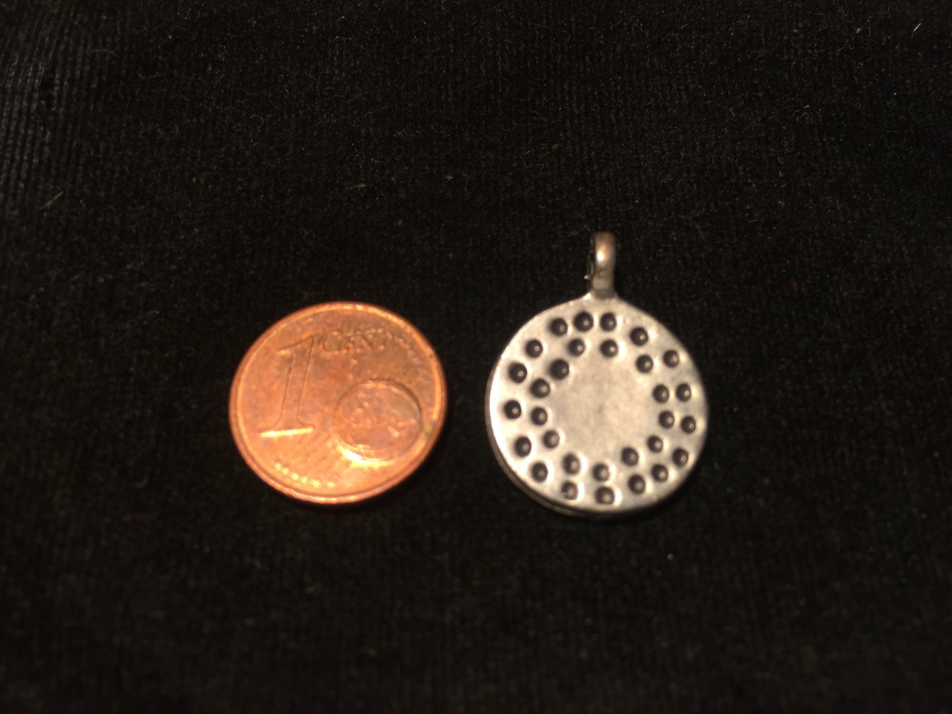 Ketten-Anhänger rund mit Stanzungen, silbern, 16x21mm