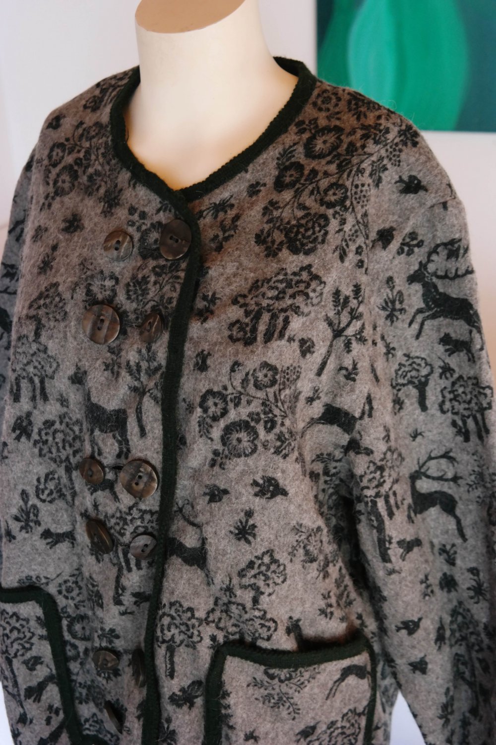 Berwin Wolff Trachtenjacke 100% Wolle Wolljacke Wolljanker Wald Motiv Blätter Bäume Hirsche 42 XL grau schwarz