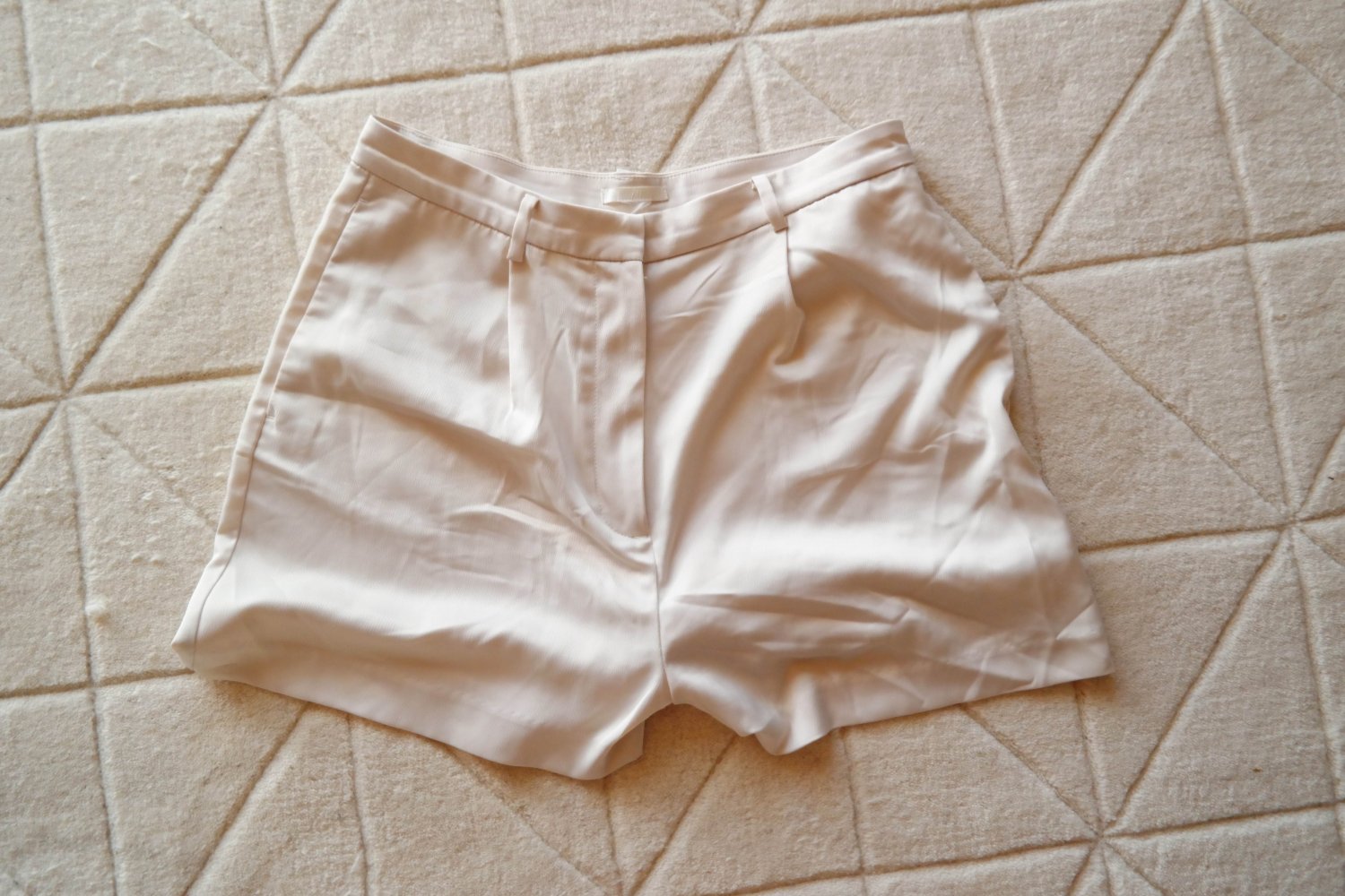 H&M Shorts kurze Hose Satin creme altweiß XL 42 Chiffon Hotpants