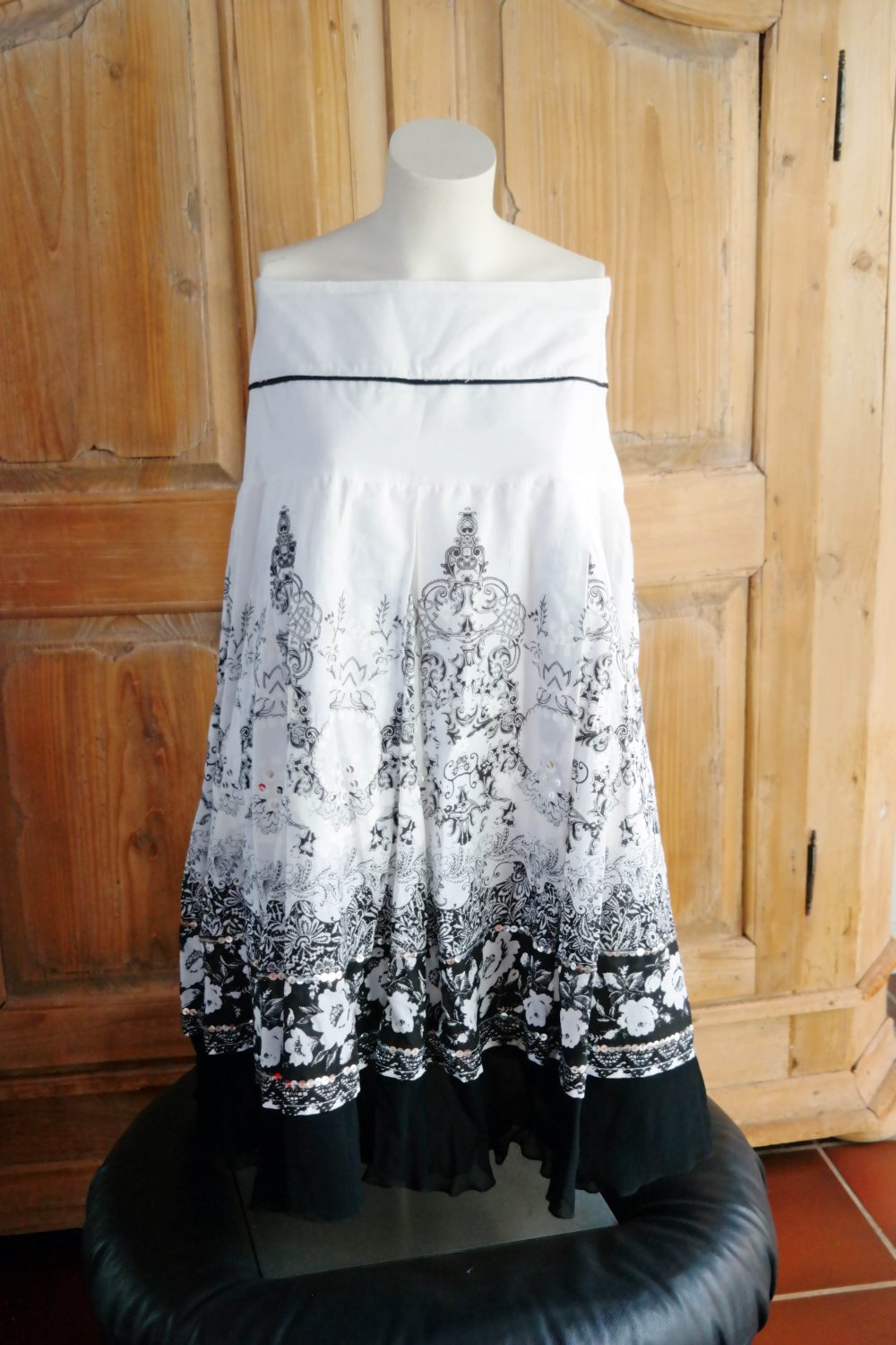 Sommerrock Rock weiß Muster gemustert Bordüre elegant weit schwingend M 38 