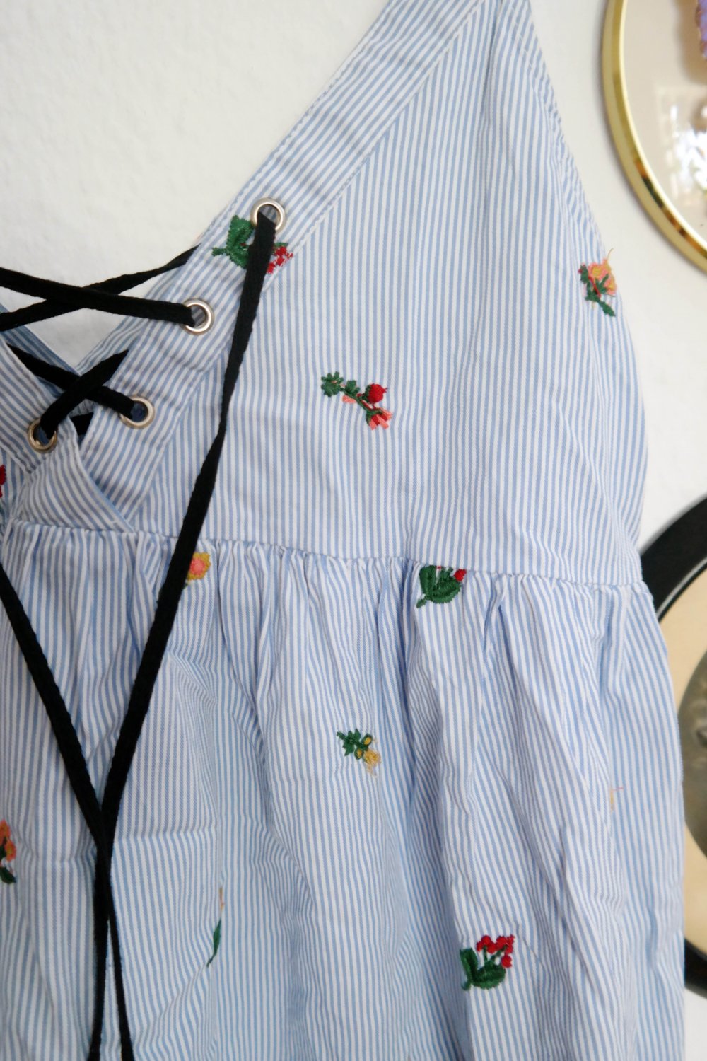 Zara Minikleid Sommerkleid Schnürung Stickerei bestickt Streifen Streublumen Streublümchen S XS 36 34