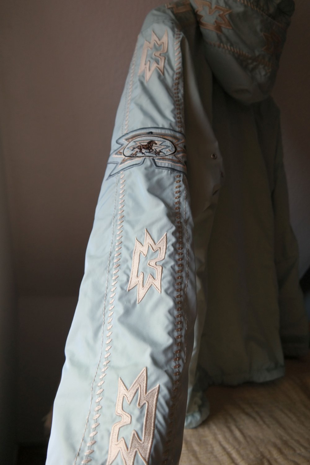 Bogner Sport Winterjacke Jacke Blouson mint hellblau Kapuze Ethno Ikat Stickerei bestickt XL L M 42 40 38