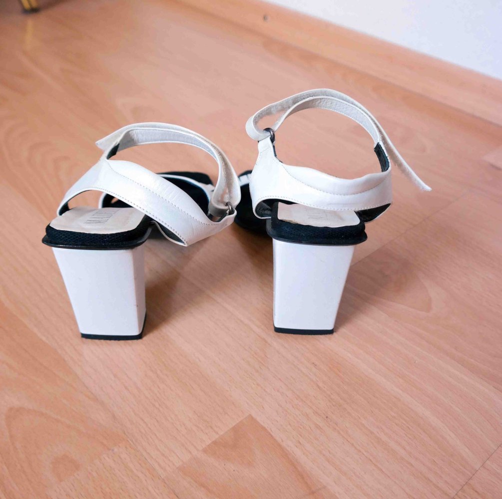 Wie NEU Original Madeleine True Vintage 90er 00er Sandalen High Heels Leder Echtleder weiß schwarz Blockabsatz Y2K 39 Fransen