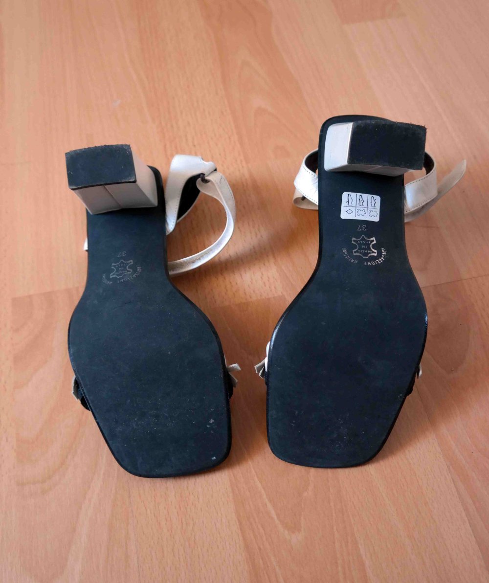 Wie NEU Original Madeleine True Vintage 90er 00er Sandalen High Heels Leder Echtleder weiß schwarz Blockabsatz Y2K 39 Fransen