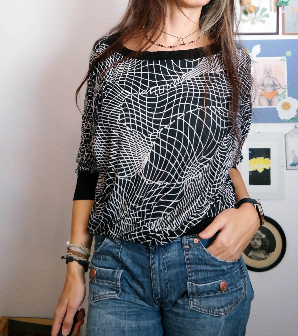 Langarmshirt schwarz weiß Muster gemustert weite Ärmel schulterfrei variabel L 40 M 38 oversized