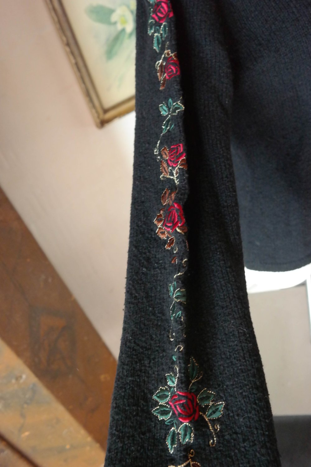 Wollpullover Pullover schwarz Rollkragen Wolle Blumen weite Ärmel Trompetenärmel bestickt M 38