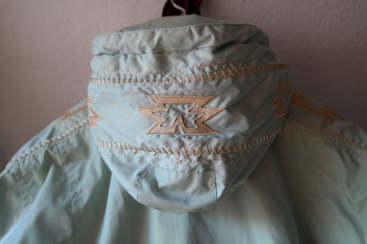 Bogner Sport Winterjacke Jacke Blouson mint hellblau Kapuze Ethno Ikat Stickerei bestickt XL L M 42 40 38