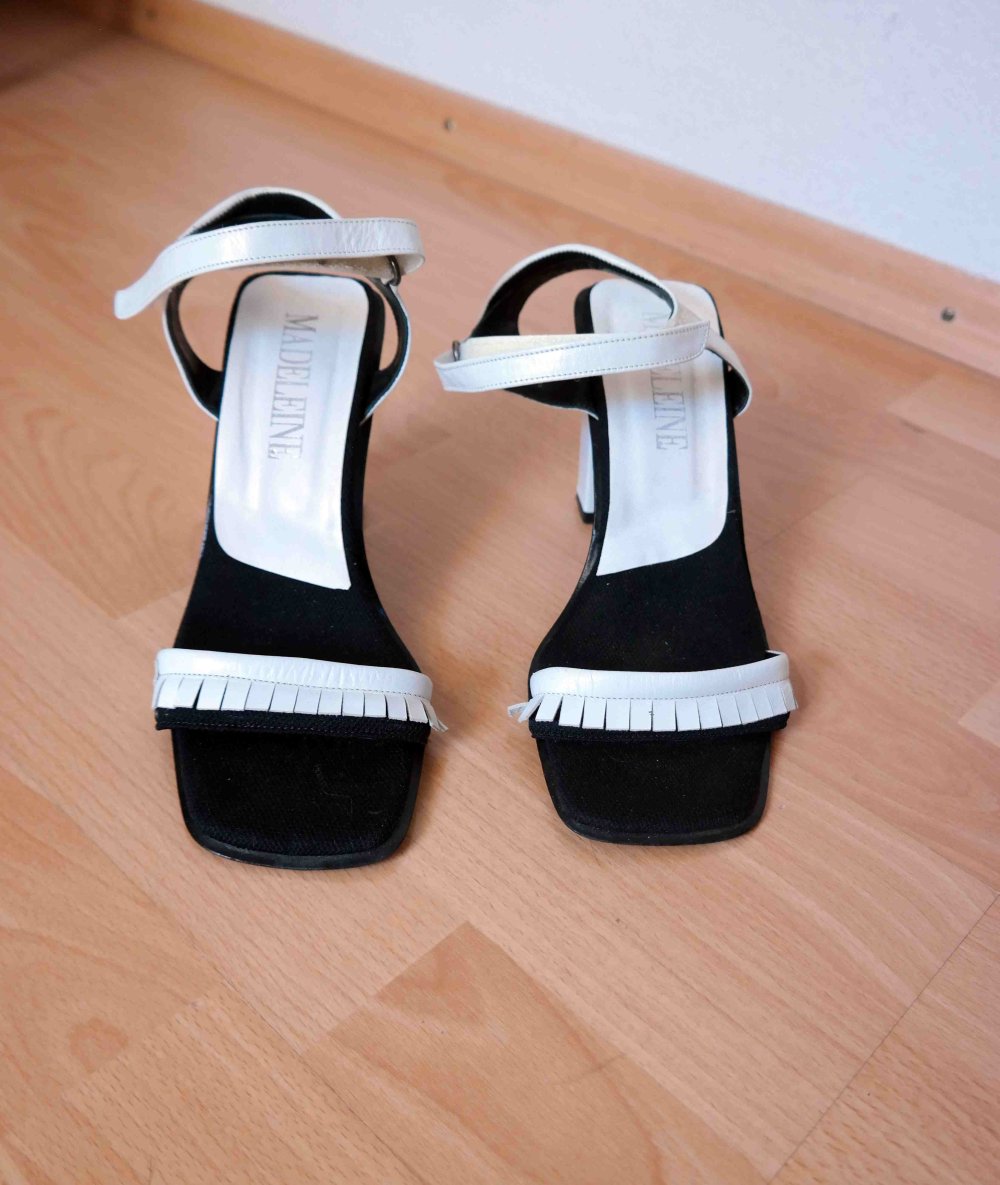 Wie NEU Original Madeleine True Vintage 90er 00er Sandalen High Heels Leder Echtleder weiß schwarz Blockabsatz Y2K 39 Fransen
