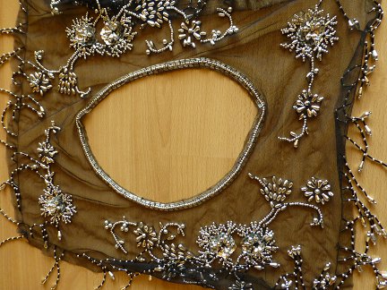 Stola Schal Kragen schwarz Perlen u Stäbchen