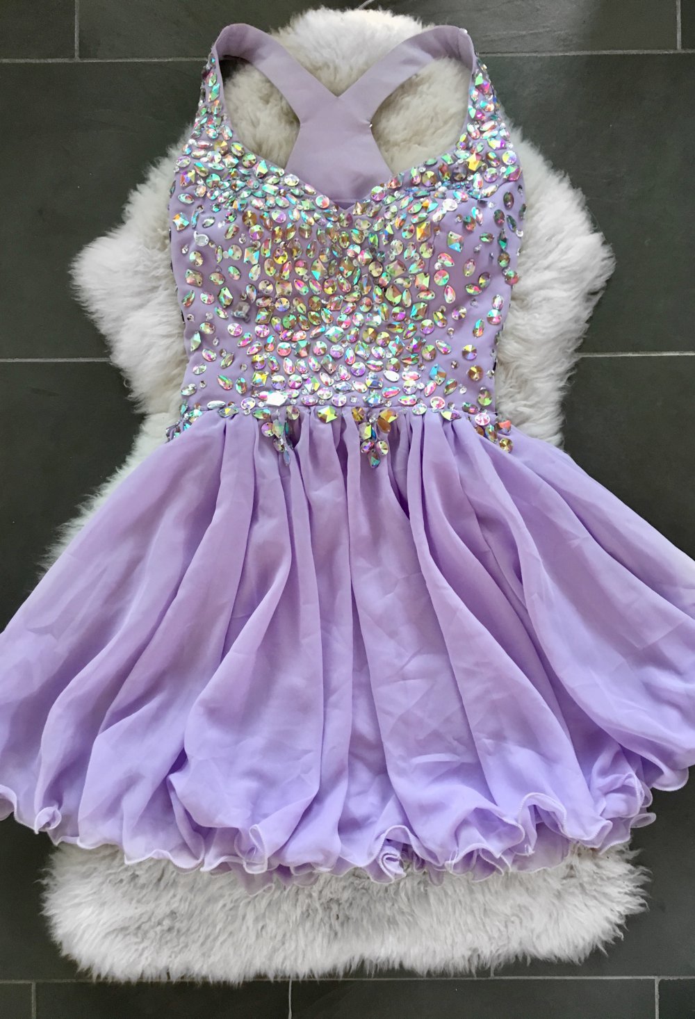 Schönes Rüschenkleid