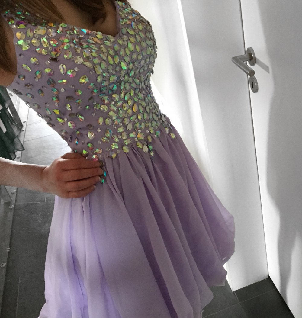 Schönes Rüschenkleid