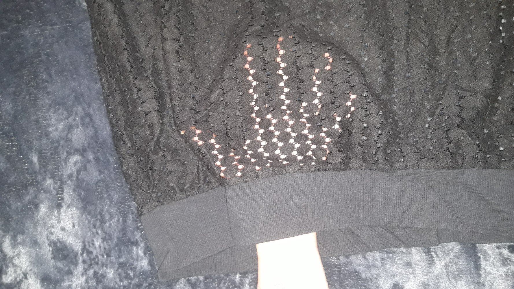 Pulli mit Lochmuster